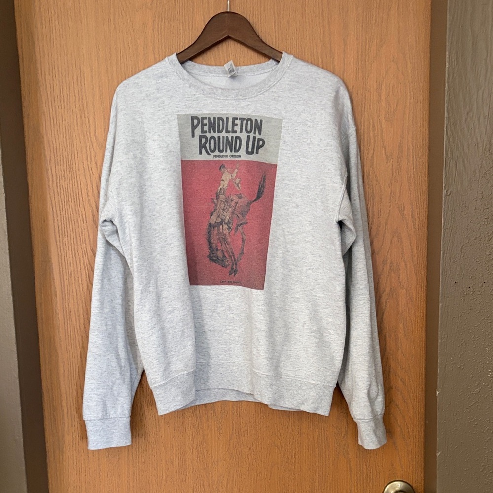 Pendleton Light Gray Crewneck Sweatshirt with Red Graphic
